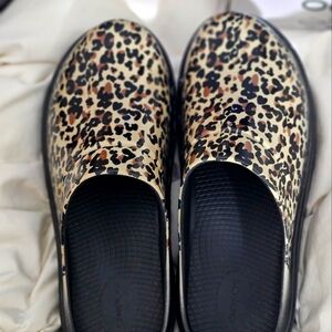 Oofos Limited Women's - Leopard 11W